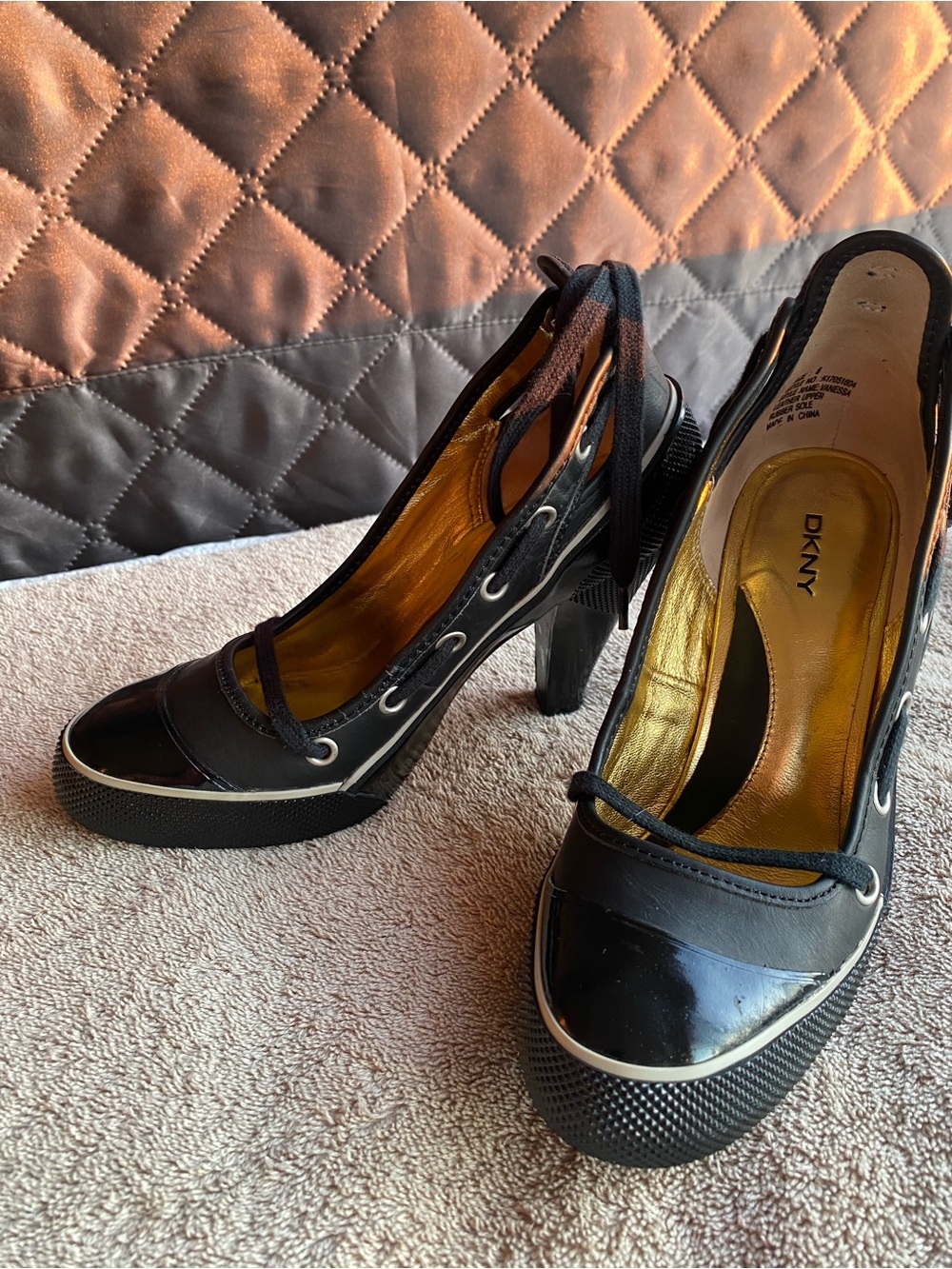 Rare DKNY Vanessa Lace-Up Sneaker Heels - Excellent Condition Sz 6